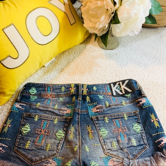 Kendal and Kylie shorts - Picture 3 of 3
